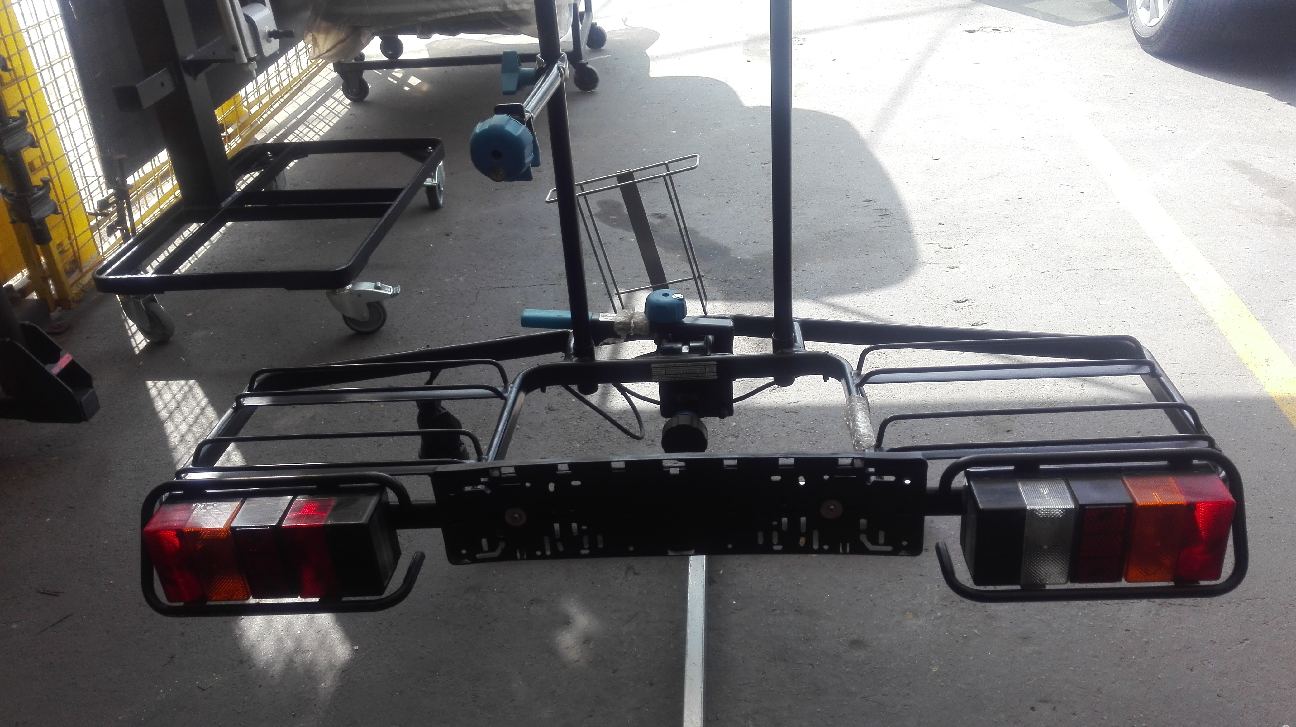 Portabicicletas Para 2 Bicicletas al Coco de Arrastre con Luces Incorporadas