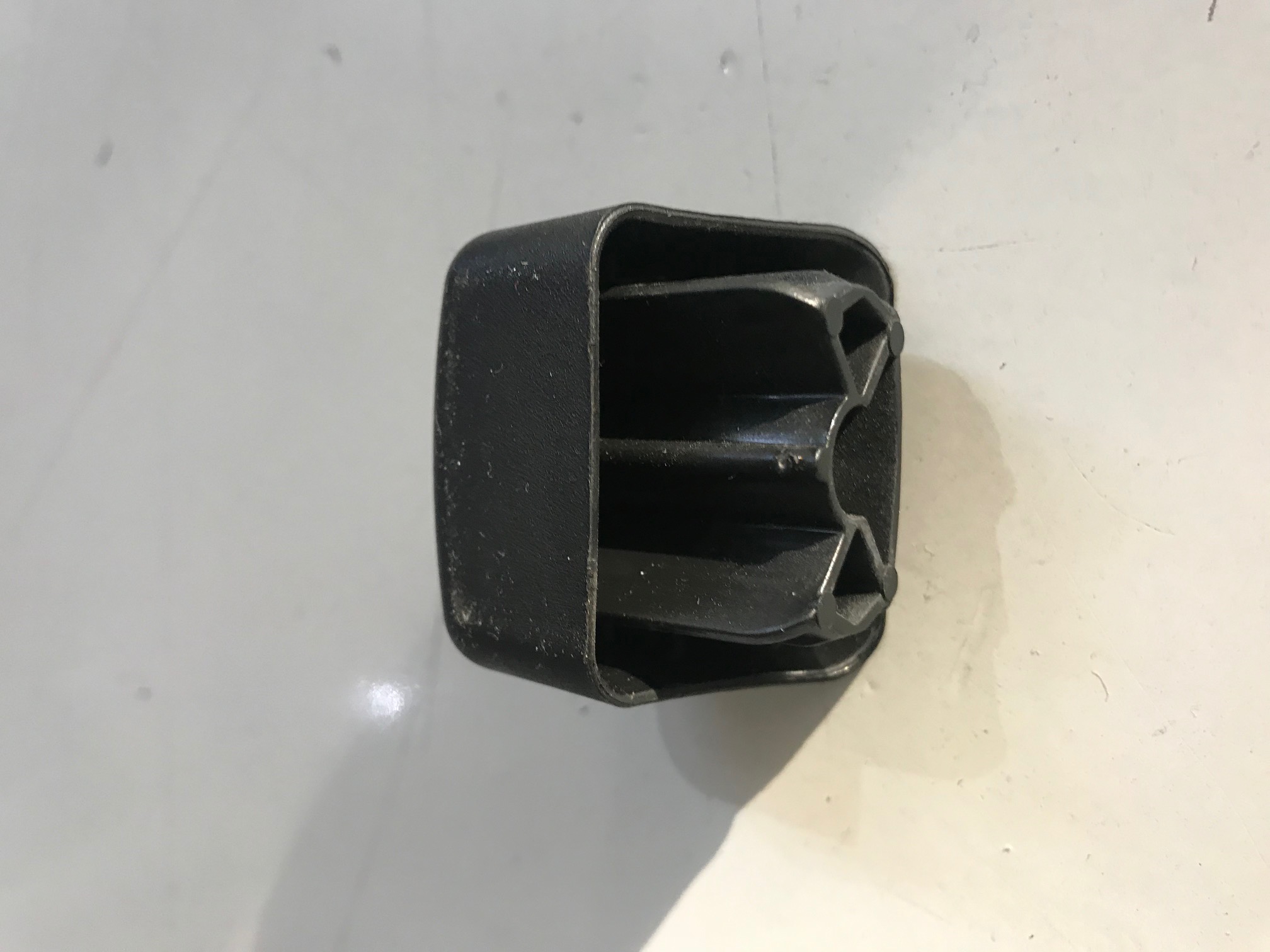 Tapa plastica para barras Thule de acero 2x3